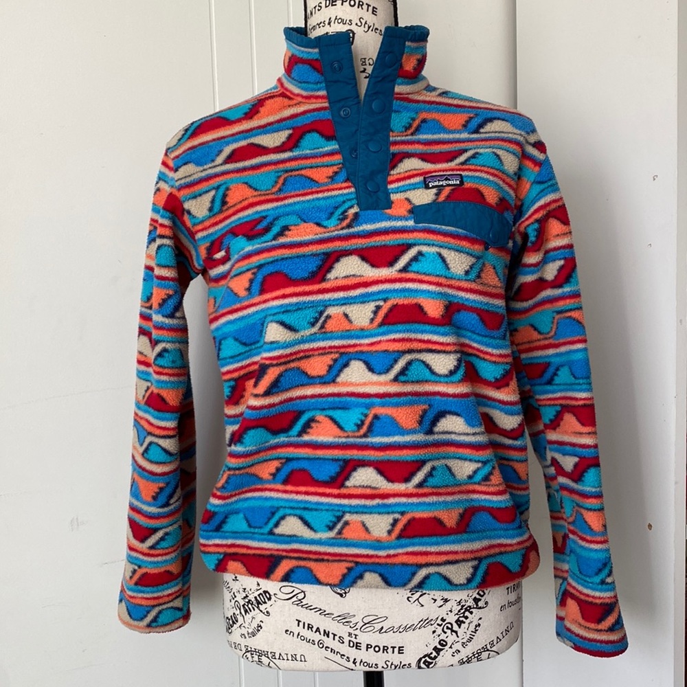 Patagonia Youth XL multicolored Synchilla fleece.